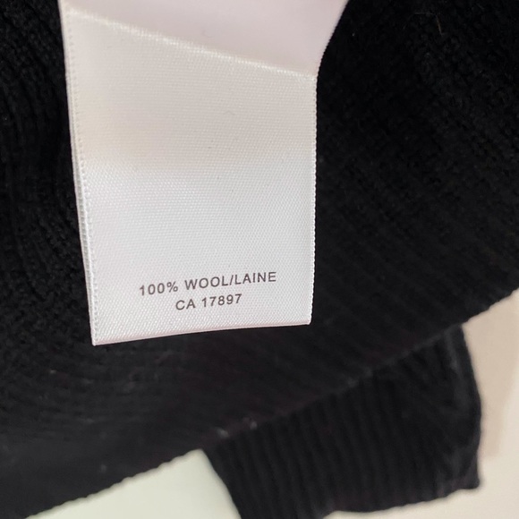 Banana Republic Sweater - Picture 4 of 5